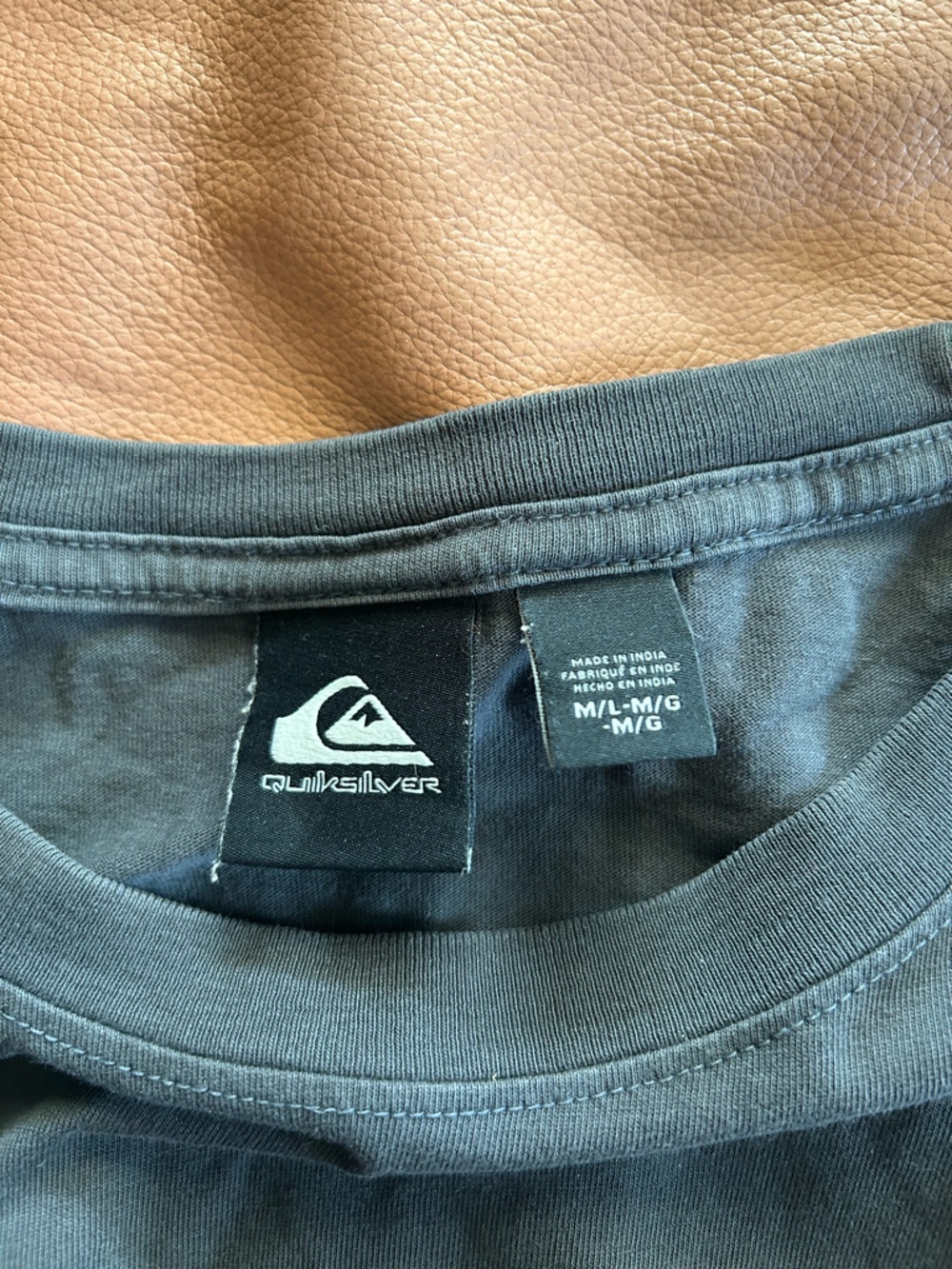 Quicksilver tshirt - Picture 3 of 3